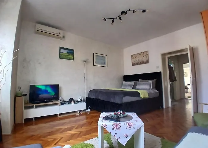 Nada Sweet House